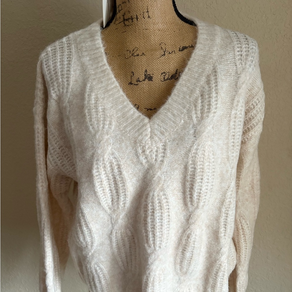 NWT NKN Nekane Cozy Cream Howli V-Neck Cable Knit Sweater, size small/medium
